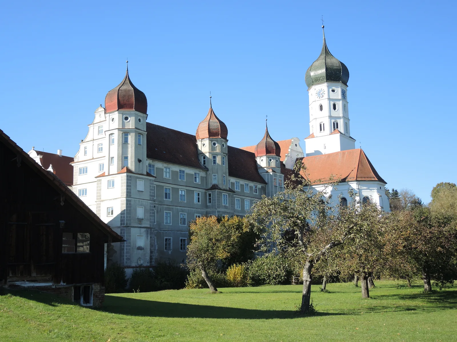 Kloster Wettenhausen – Herbst mit Obstgarten