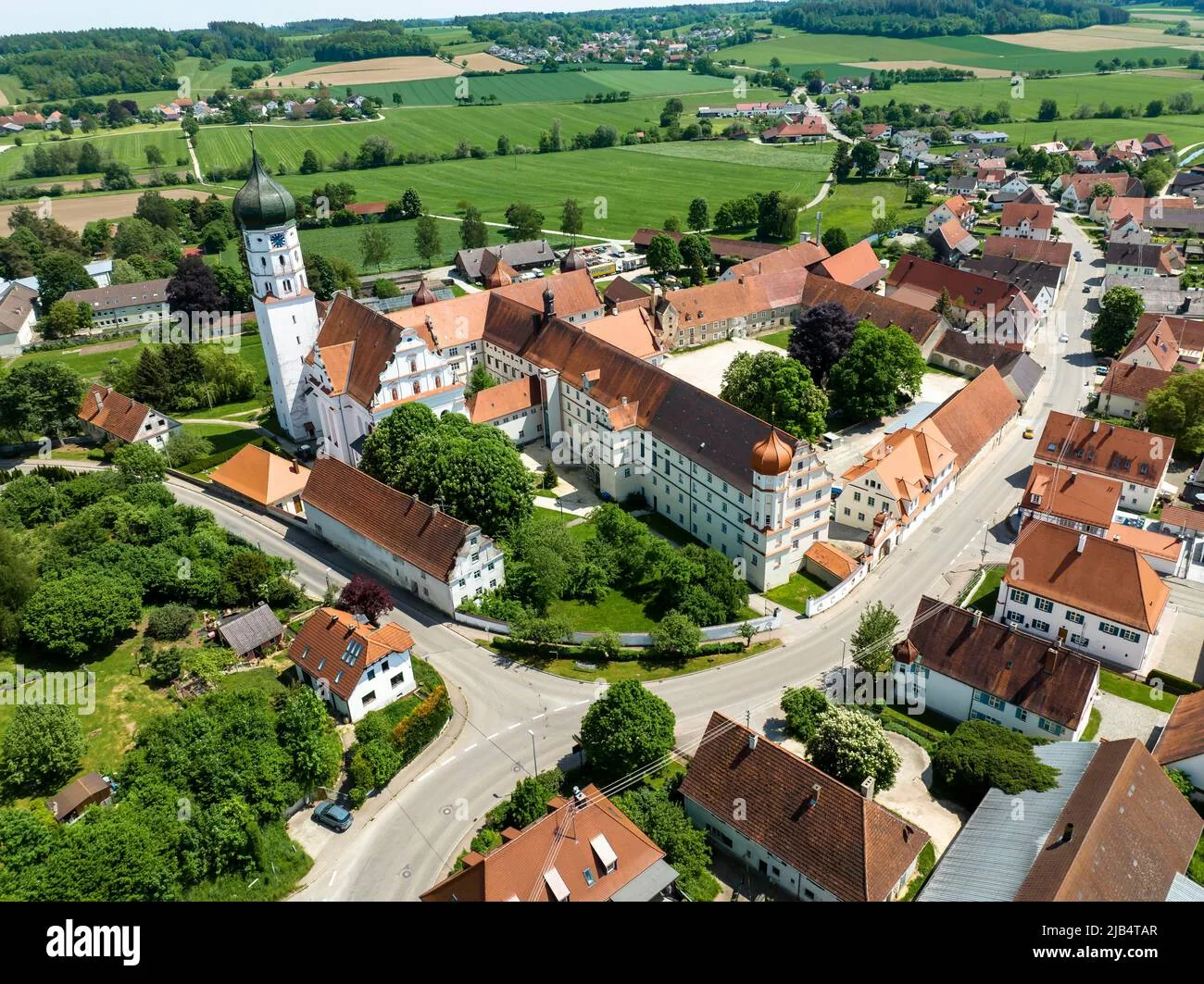 Kloster Wettenhausen aus der Luft – hier stehen unsere Bienenvölker